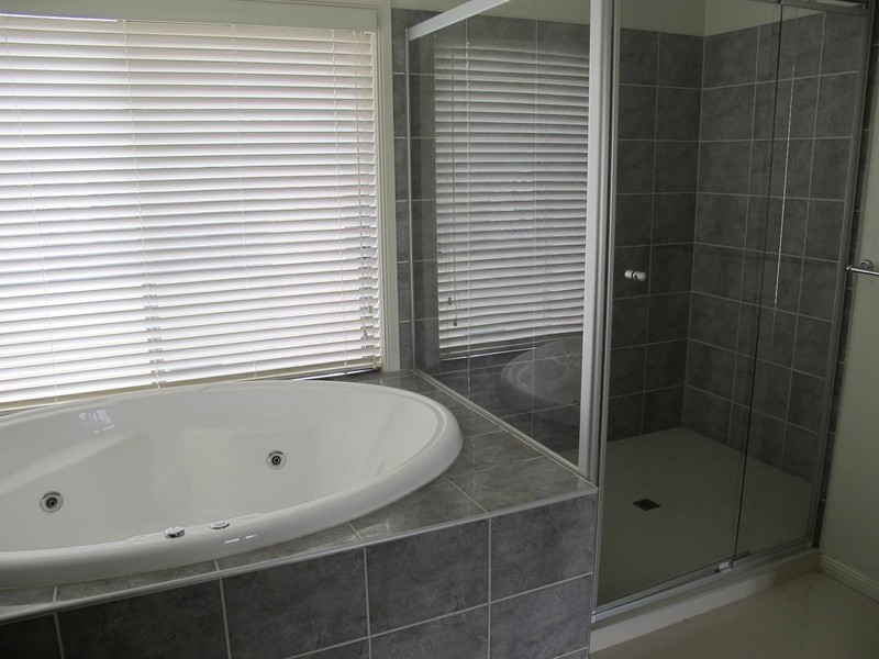 1 Herring Loop, Caroline Springs VIC 3023
