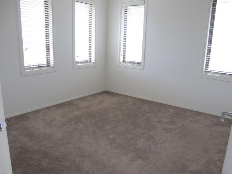 1 Herring Loop, Caroline Springs VIC 3023