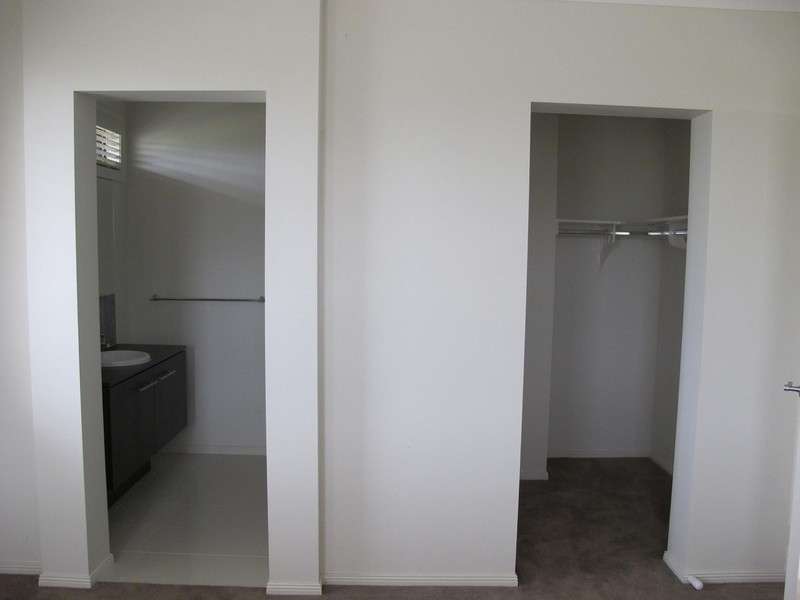 1 Herring Loop, Caroline Springs VIC 3023