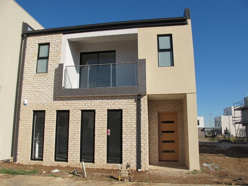 10 Boathouse Drive, Caroline Springs VIC 3023