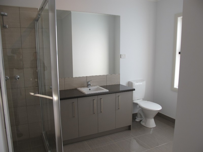 10 Boathouse Drive, Caroline Springs VIC 3023