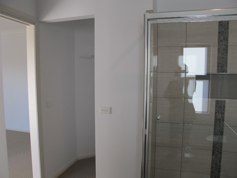 10 Boathouse Drive, Caroline Springs VIC 3023