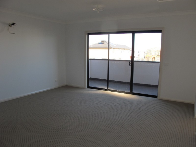 10 Boathouse Drive, Caroline Springs VIC 3023