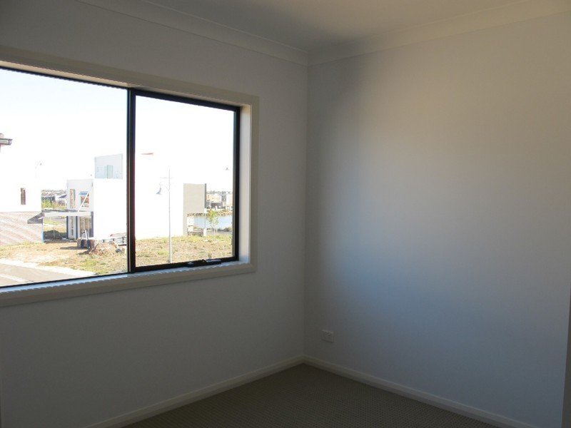 10 Boathouse Drive, Caroline Springs VIC 3023