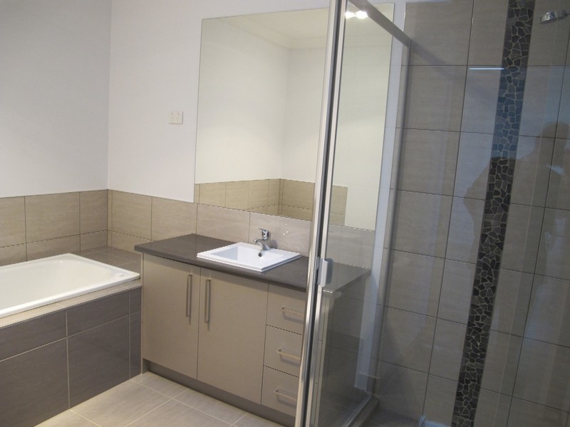 10 Boathouse Drive, Caroline Springs VIC 3023