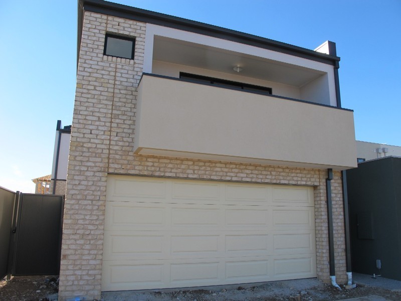 10 Boathouse Drive, Caroline Springs VIC 3023