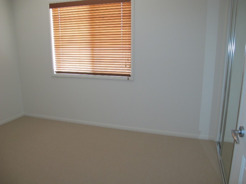 8 Wooling Lane, Caroline Springs VIC 3023