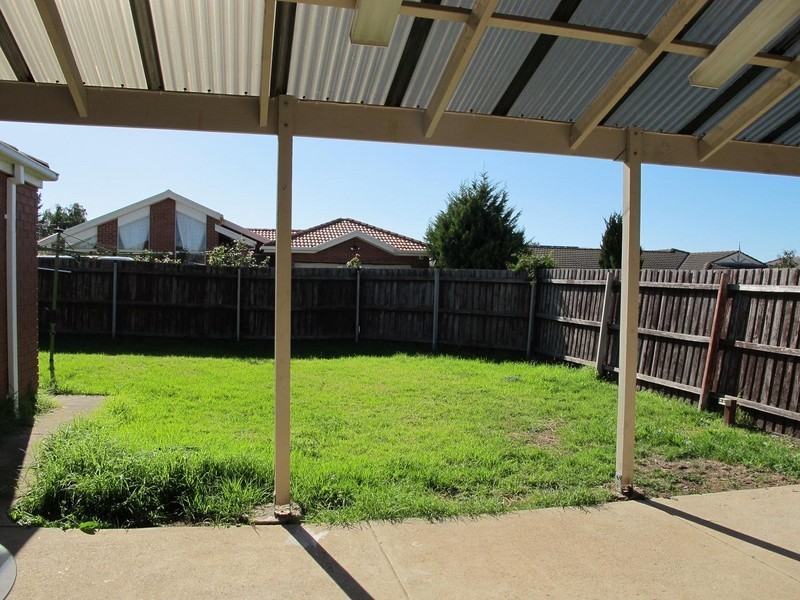 18 Billungah Place, Burnside VIC 3023