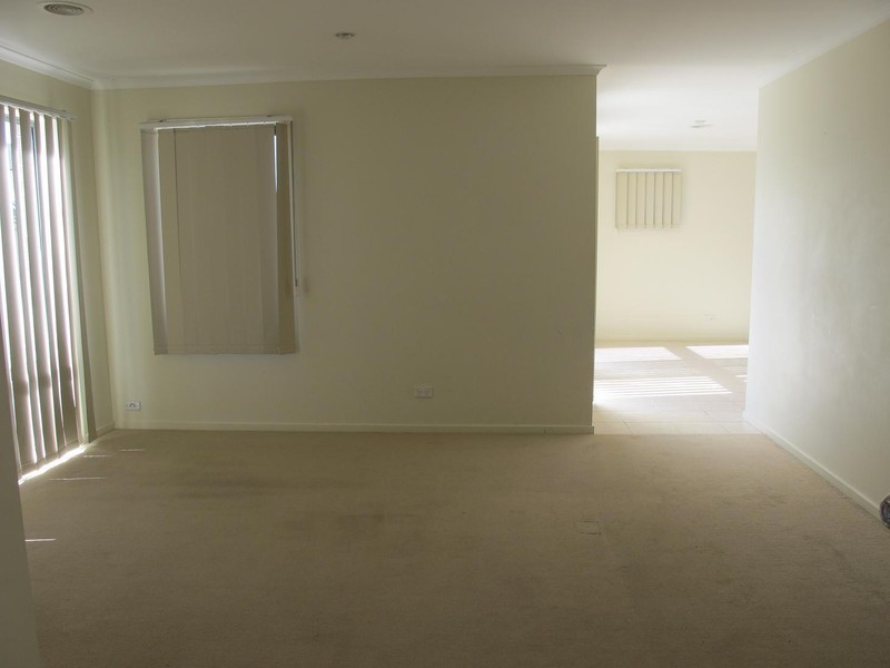 10/8 Sherdley Green, Caroline Springs VIC 3023