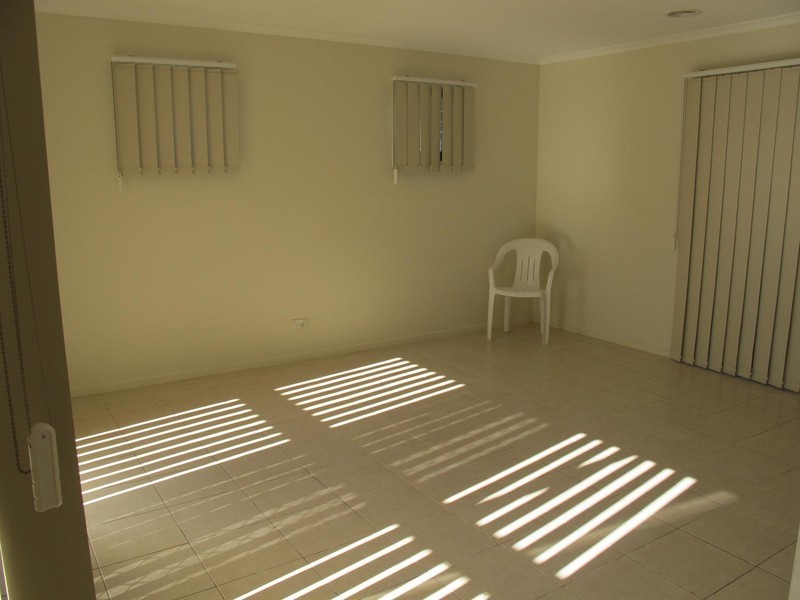 10/8 Sherdley Green, Caroline Springs VIC 3023