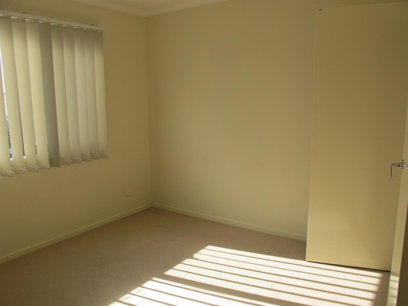 10/8 Sherdley Green, Caroline Springs VIC 3023