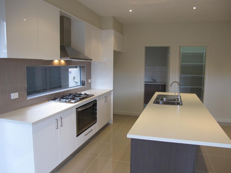 14 Marine Parade, Caroline Springs VIC 3023