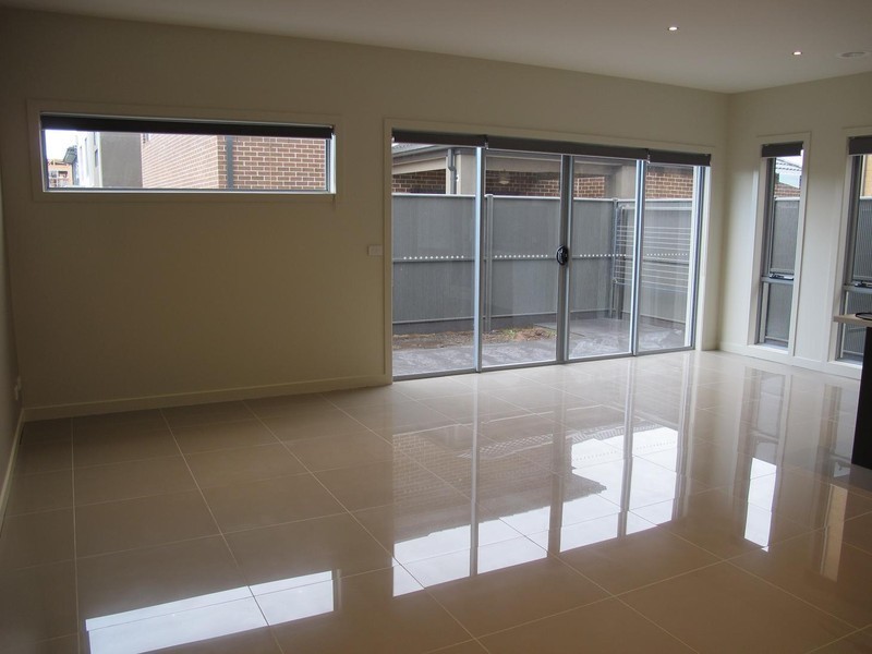 14 Marine Parade, Caroline Springs VIC 3023