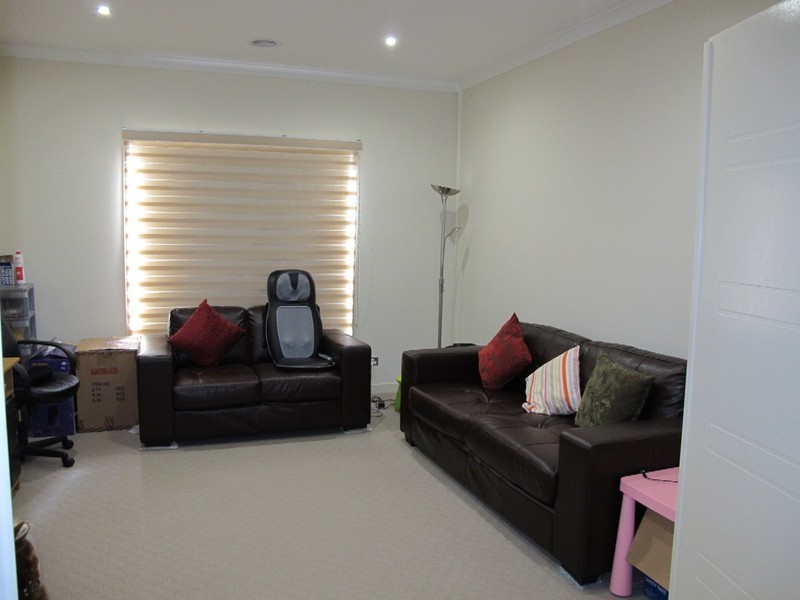 11 The Grange, Caroline Springs VIC 3023