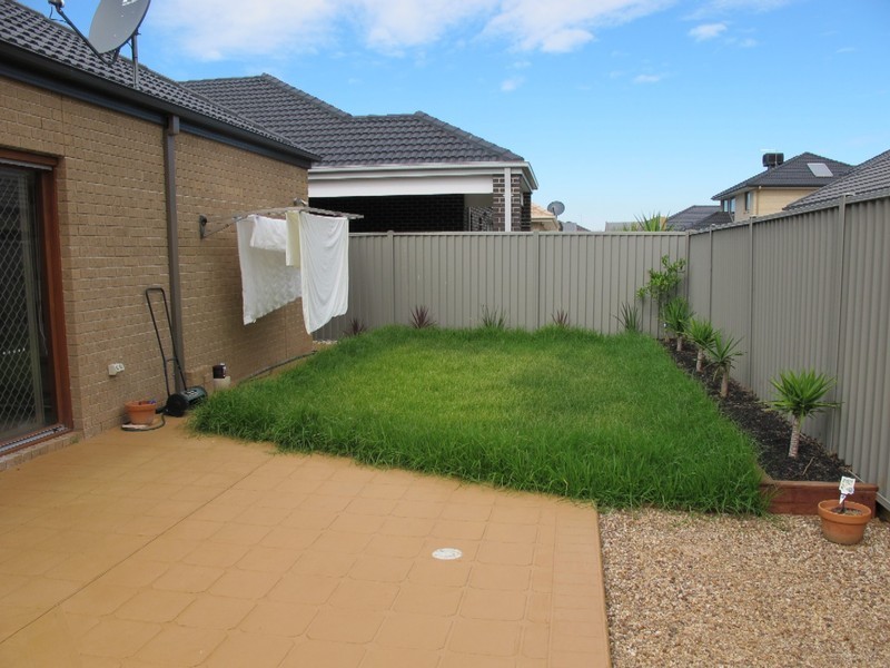 11 The Grange, Caroline Springs VIC 3023