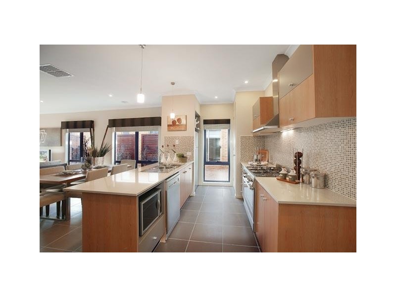 18 Gardenia Way, Caroline Springs VIC 3023