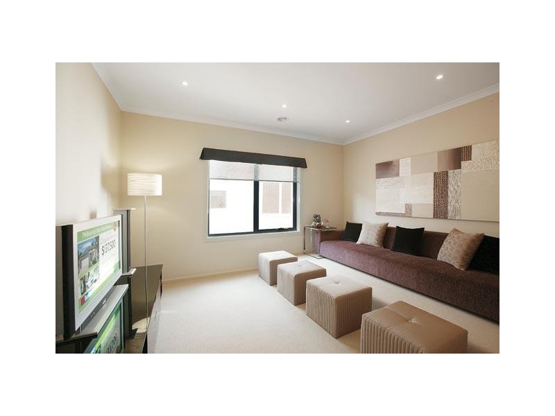 18 Gardenia Way, Caroline Springs VIC 3023