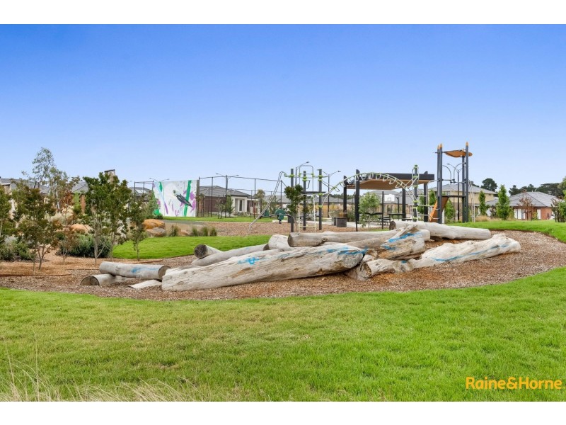 5 DELSON WAY, Mickleham VIC 3064