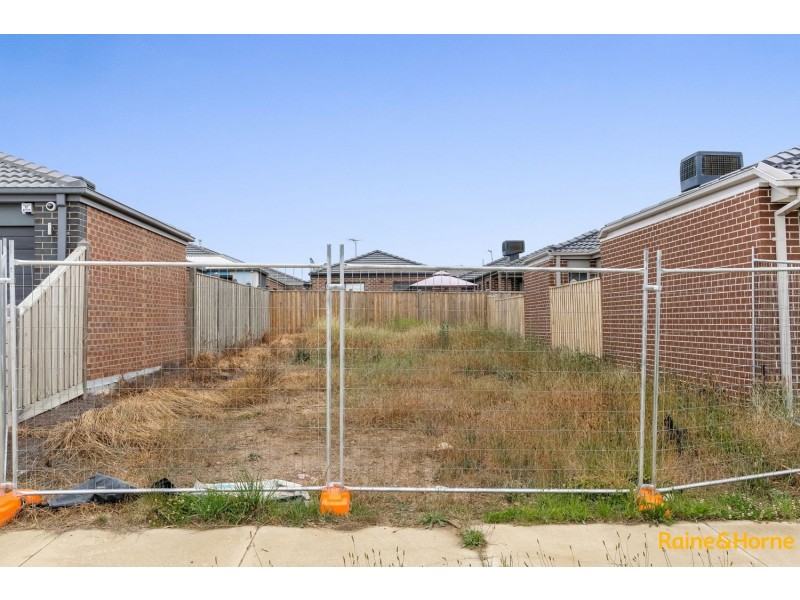 5 DELSON WAY, Mickleham VIC 3064