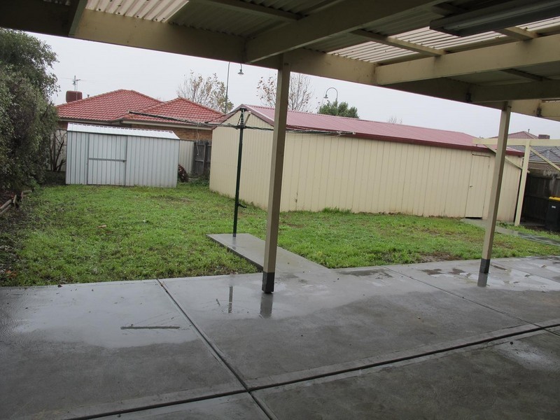 2 Upton Drive, Hillside VIC 3037