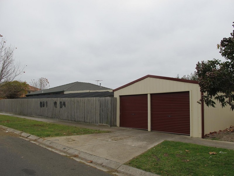 2 Upton Drive, Hillside VIC 3037