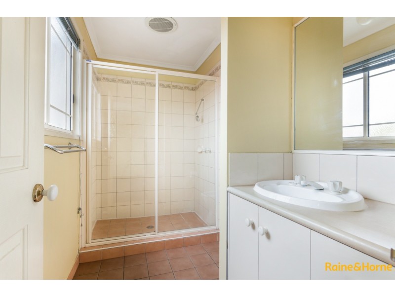 5 WAREHAM COURT, Hillside VIC 3037