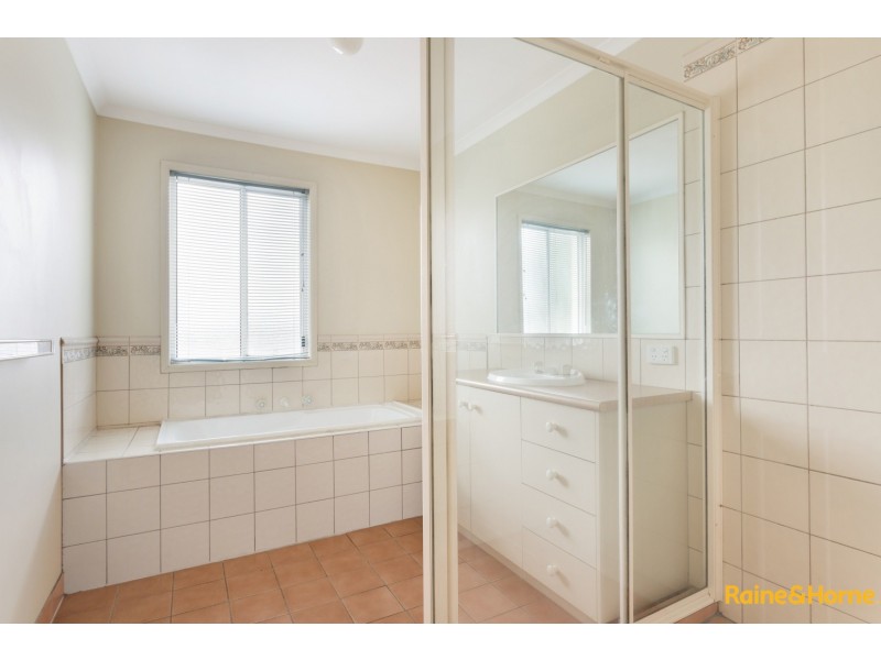 5 WAREHAM COURT, Hillside VIC 3037