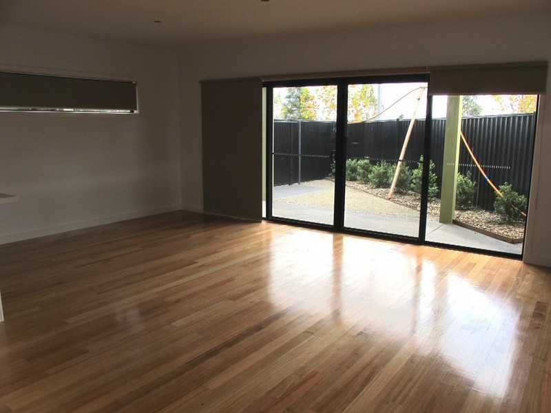 6/5 Chelsworth Place, Caroline Springs VIC 3023