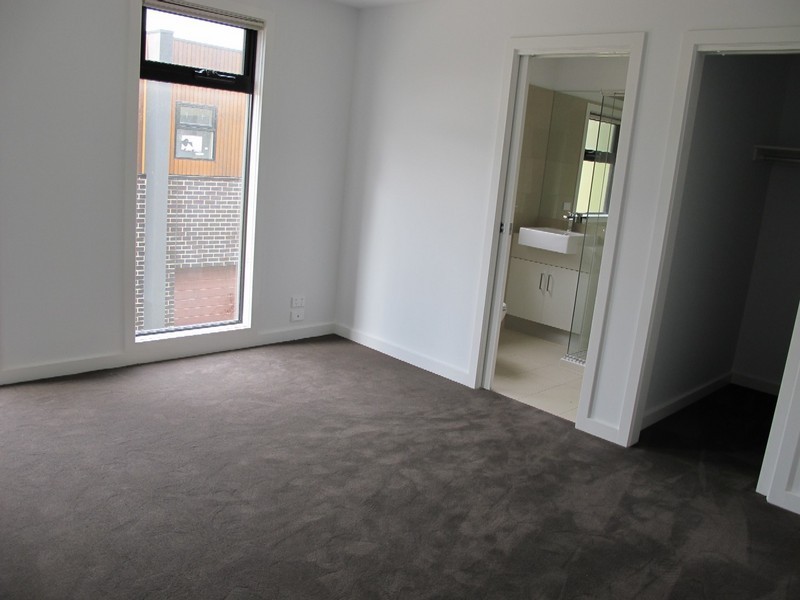 6/5 Chelsworth Place, Caroline Springs VIC 3023