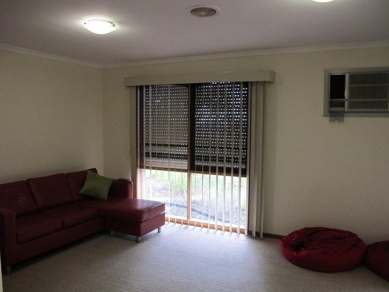 588 High Street, Melton VIC 3337