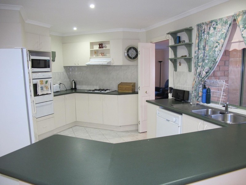 19 Stoneman Turn, Caroline Springs VIC 3023