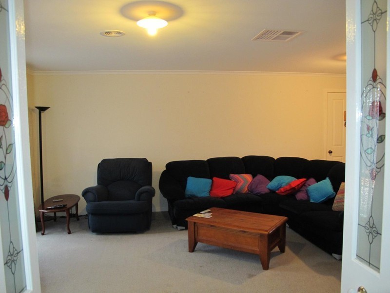 19 Stoneman Turn, Caroline Springs VIC 3023