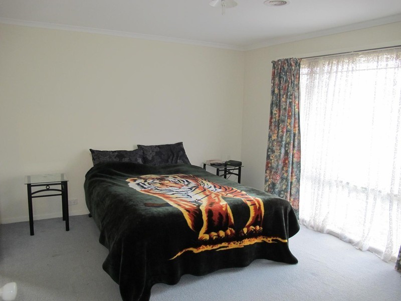 19 Stoneman Turn, Caroline Springs VIC 3023