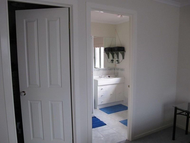 19 Stoneman Turn, Caroline Springs VIC 3023