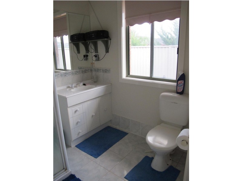 19 Stoneman Turn, Caroline Springs VIC 3023