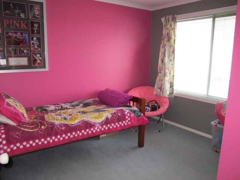 19 Stoneman Turn, Caroline Springs VIC 3023