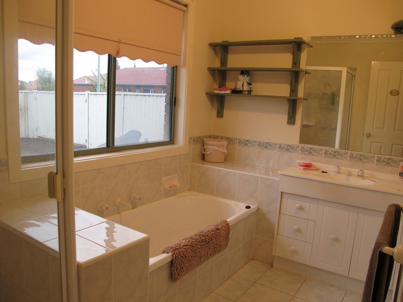 19 Stoneman Turn, Caroline Springs VIC 3023