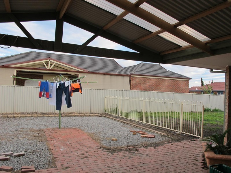 19 Stoneman Turn, Caroline Springs VIC 3023