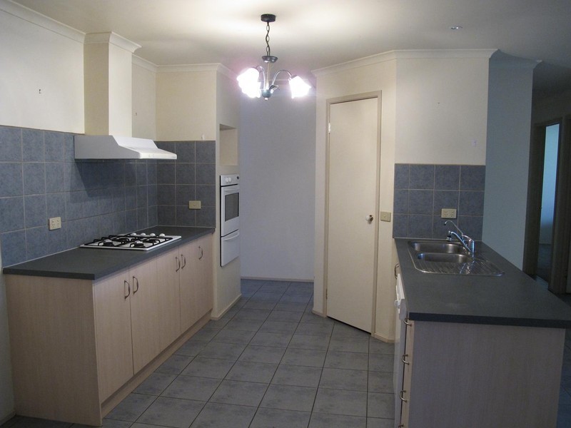 2 Upton Drive, Hillside VIC 3037