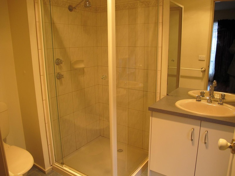 2 Upton Drive, Hillside VIC 3037