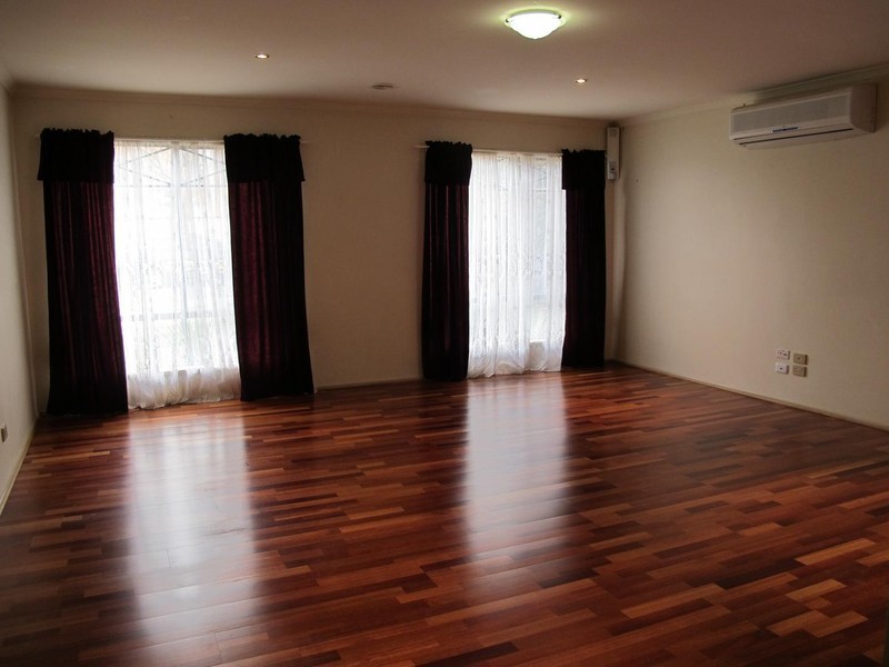 2 Upton Drive, Hillside VIC 3037