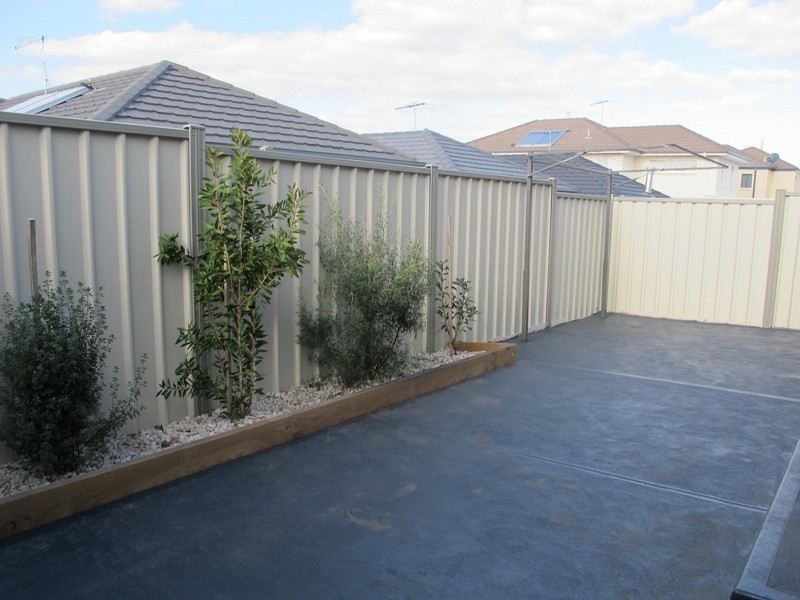 22/40 McCubbin Way, Caroline Springs VIC 3023