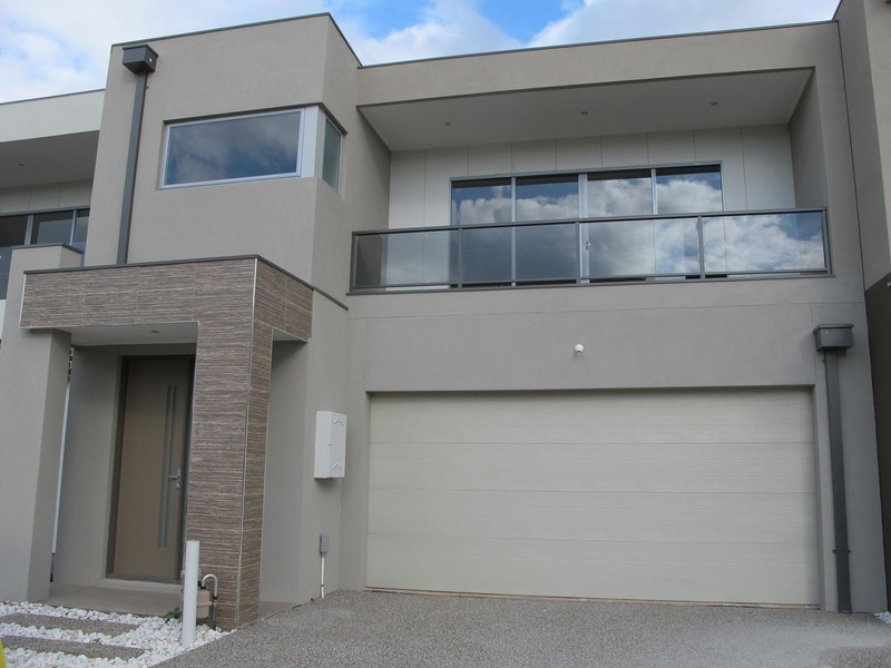 16 Marine Parade, Caroline Springs VIC 3023