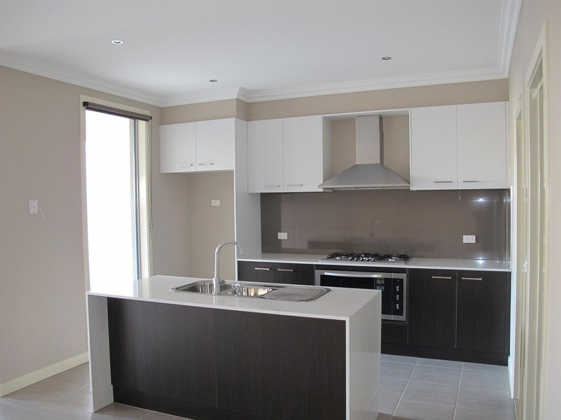 16 Marine Parade, Caroline Springs VIC 3023