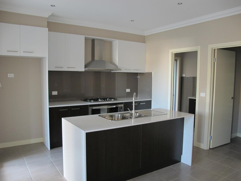 16 Marine Parade, Caroline Springs VIC 3023