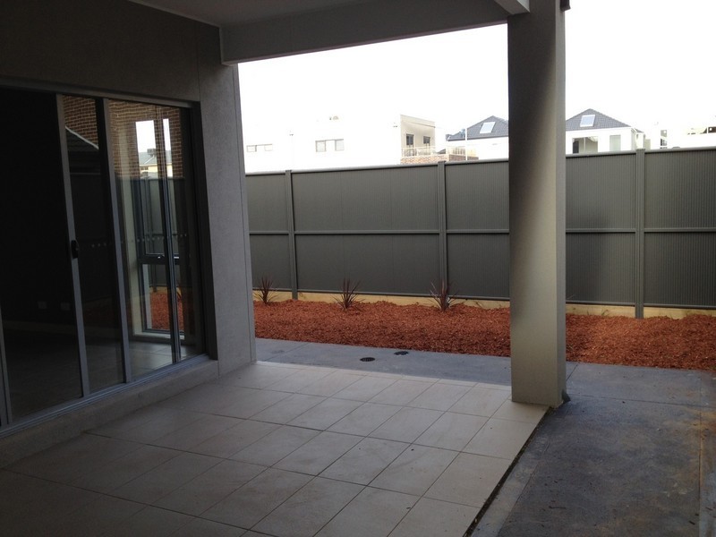 16 Marine Parade, Caroline Springs VIC 3023