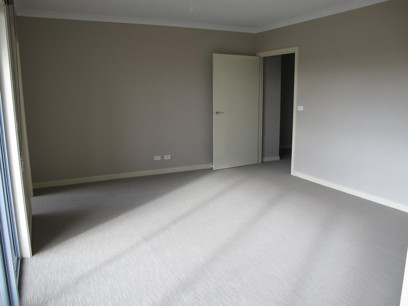 16 Marine Parade, Caroline Springs VIC 3023