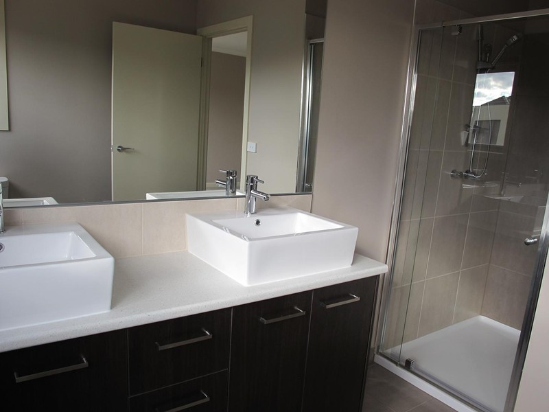 16 Marine Parade, Caroline Springs VIC 3023