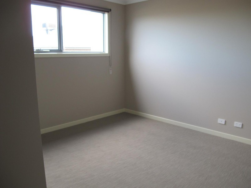 16 Marine Parade, Caroline Springs VIC 3023