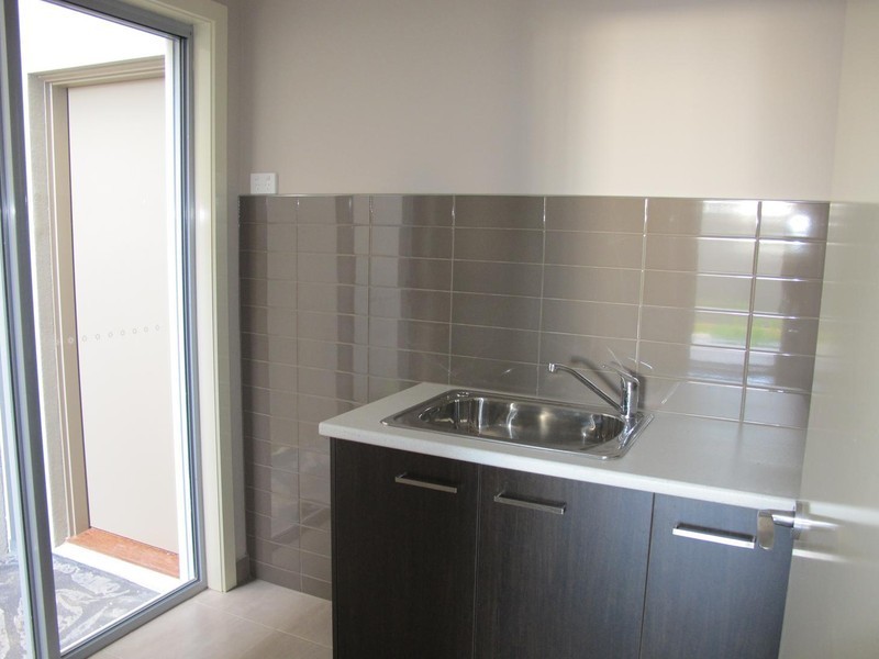 16 Marine Parade, Caroline Springs VIC 3023